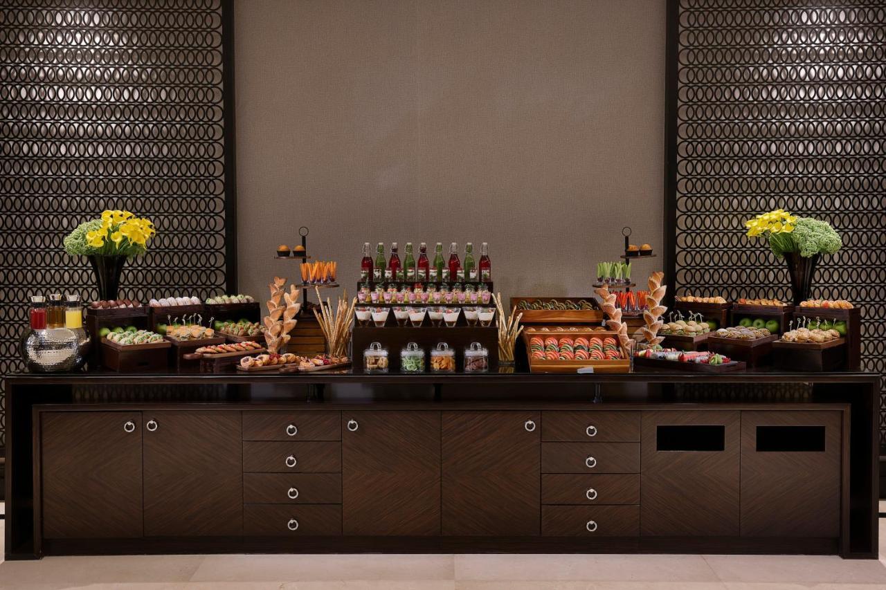 Voco - Riyadh, An Ihg Hotel - فندق فوكو الرياض, احدى فنادق مجموعة إنتركونتيننتال Exterior foto A buffet at a hotel