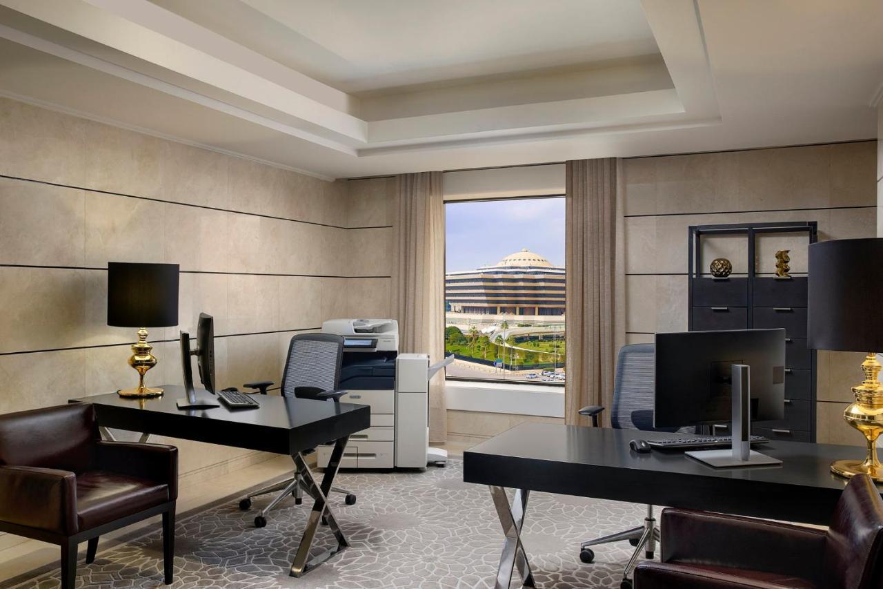 Voco - Riyadh, An Ihg Hotel - فندق فوكو الرياض, احدى فنادق مجموعة إنتركونتيننتال Exterior foto The Business Centre