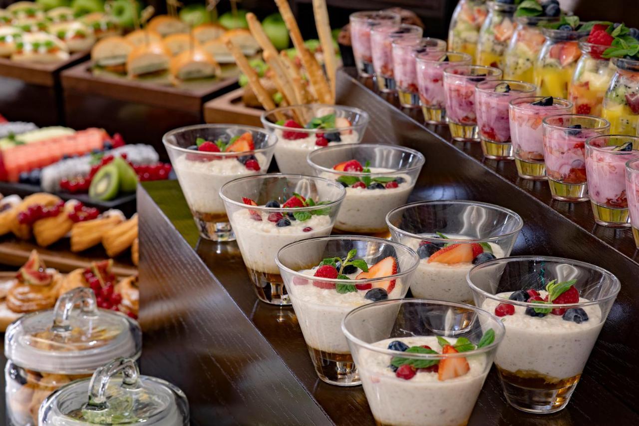 Voco - Riyadh, An Ihg Hotel - فندق فوكو الرياض, احدى فنادق مجموعة إنتركونتيننتال Exterior foto A selection of desserts