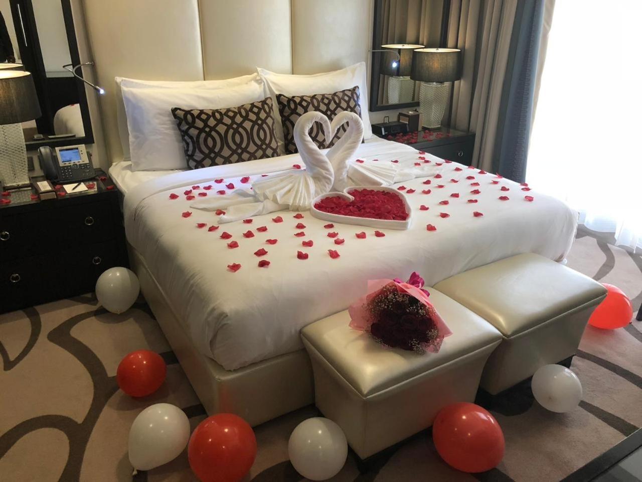 Voco - Riyadh, An Ihg Hotel - فندق فوكو الرياض, احدى فنادق مجموعة إنتركونتيننتال Exterior foto A bedroom decorated for a honeymoon