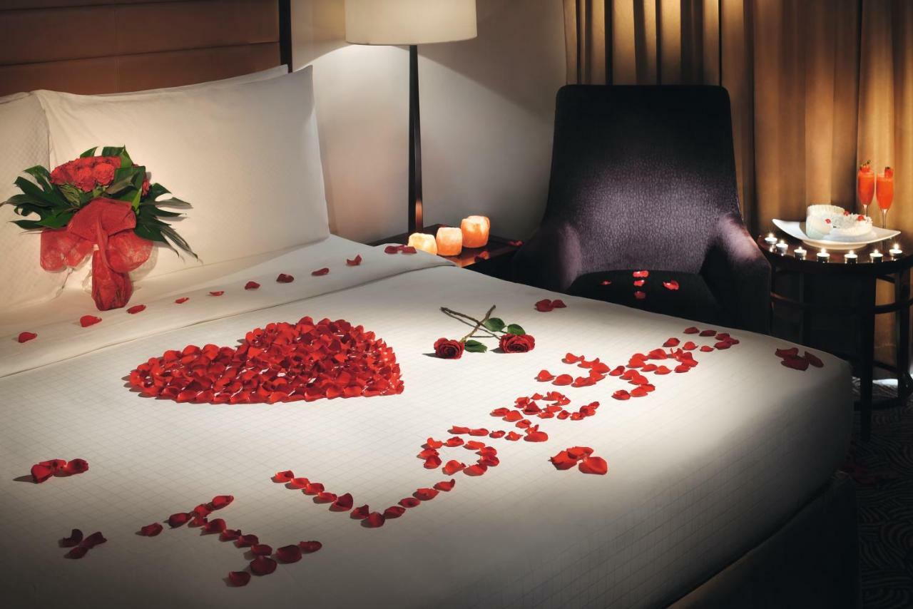 Voco - Riyadh, An Ihg Hotel - فندق فوكو الرياض, احدى فنادق مجموعة إنتركونتيننتال Exterior foto A bed decorated for Valentine's Day