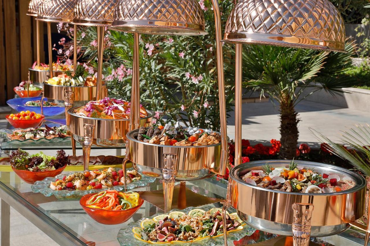 Voco - Riyadh, An Ihg Hotel - فندق فوكو الرياض, احدى فنادق مجموعة إنتركونتيننتال Exterior foto A buffet at a hotel