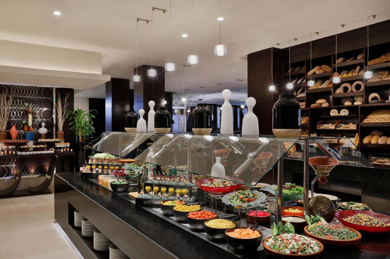 Voco - Riyadh, An Ihg Hotel - فندق فوكو الرياض, احدى فنادق مجموعة إنتركونتيننتال Exterior foto A buffet at a hotel