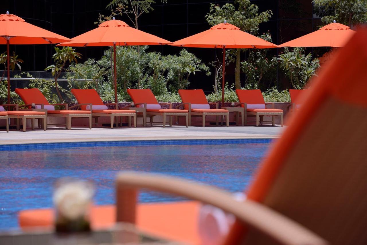 Voco - Riyadh, An Ihg Hotel - فندق فوكو الرياض, احدى فنادق مجموعة إنتركونتيننتال Exterior foto The pool at the hotel