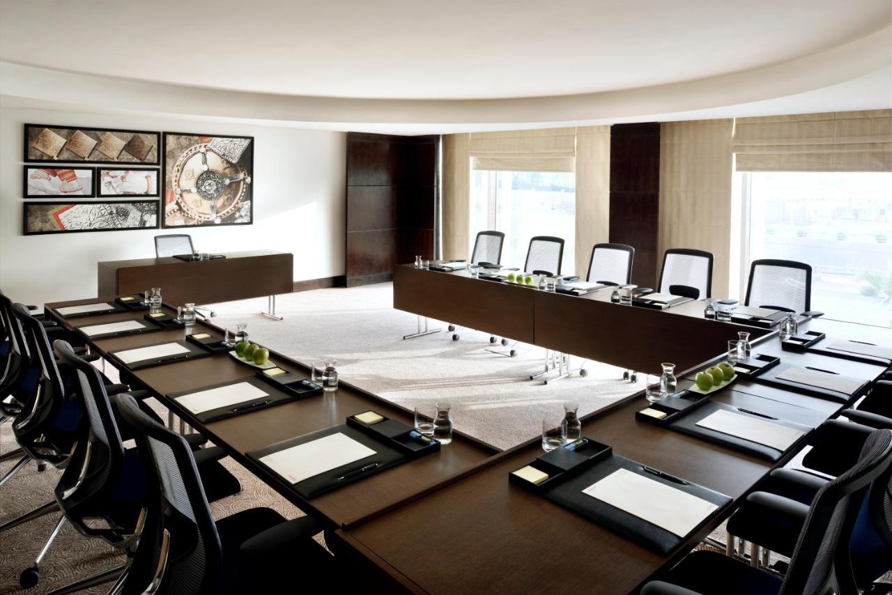 Voco - Riyadh, An Ihg Hotel - فندق فوكو الرياض, احدى فنادق مجموعة إنتركونتيننتال Exterior foto A boardroom at the InterContinental London Park Lane