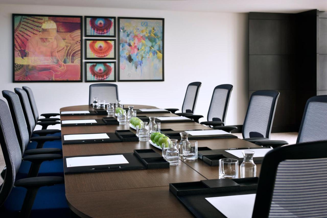 Voco - Riyadh, An Ihg Hotel - فندق فوكو الرياض, احدى فنادق مجموعة إنتركونتيننتال Exterior foto A boardroom at a hotel