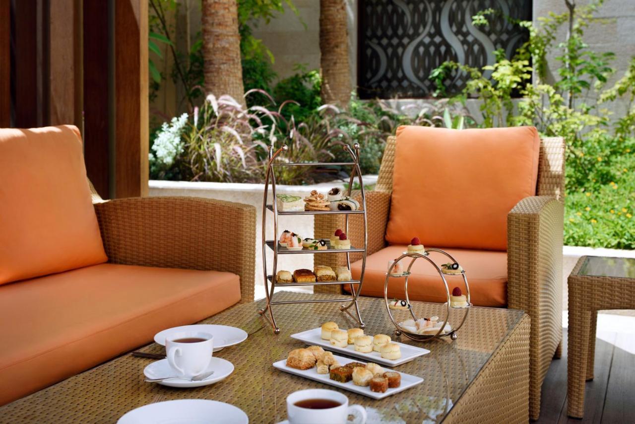 Voco - Riyadh, An Ihg Hotel - فندق فوكو الرياض, احدى فنادق مجموعة إنتركونتيننتال Exterior foto Afternoon tea at the Four Seasons Hotel, Cairo